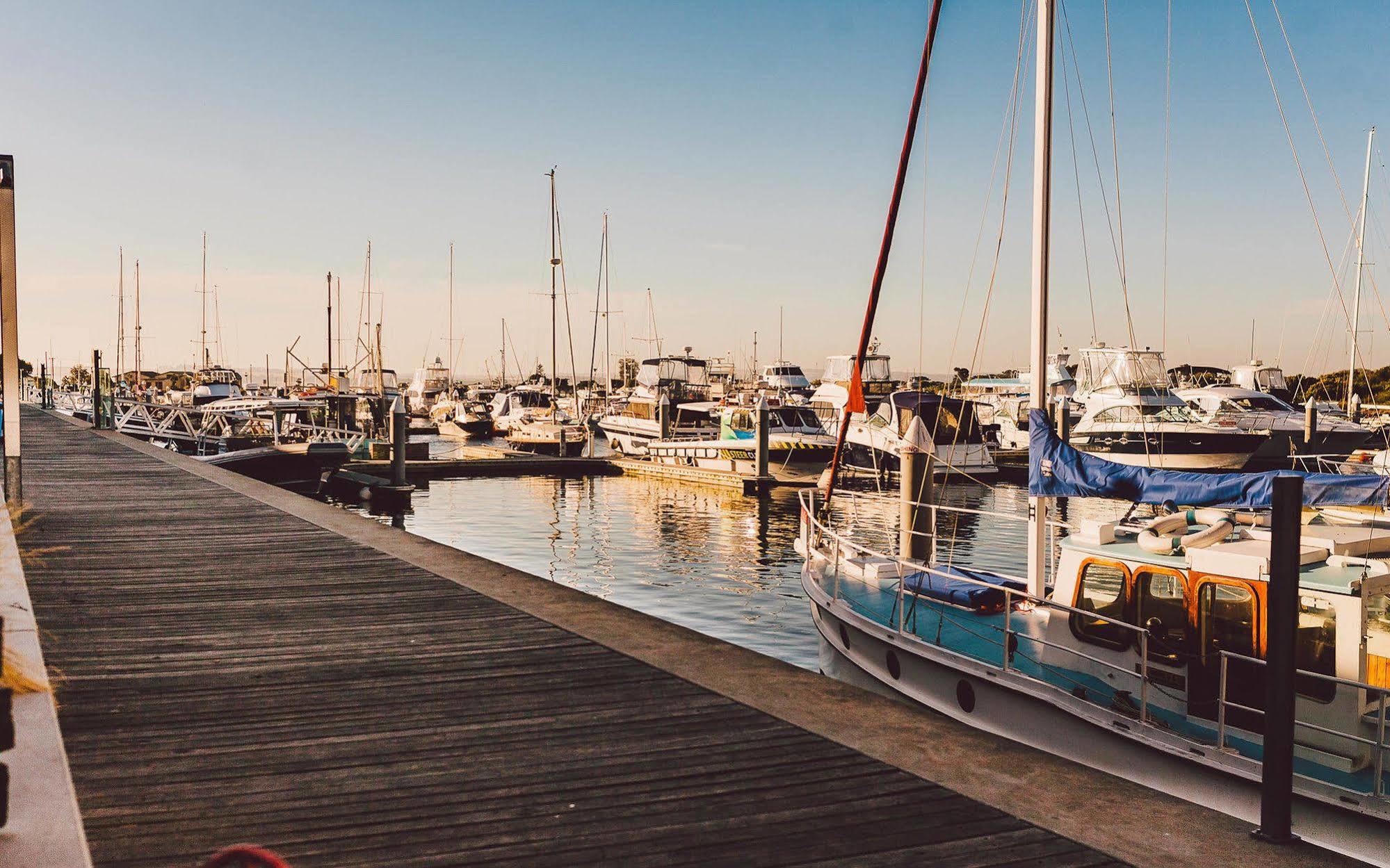 Point Lonsdale Holiday Apartments (Adults Only) Куинсклиф Екстериор снимка